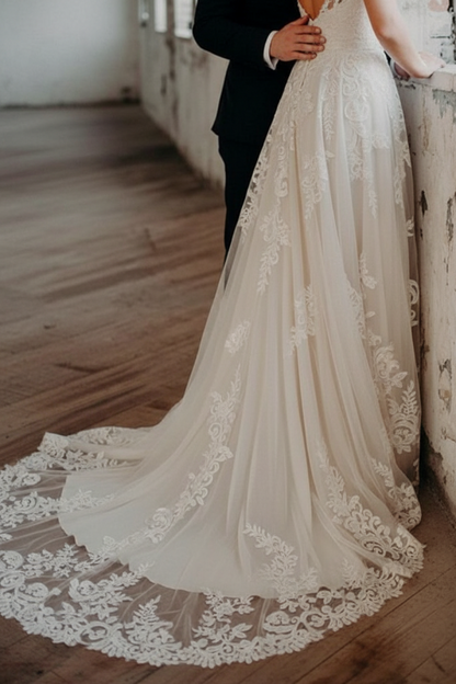 Wedding Dress Court Train A-Line Spaghetti Straps Sleeveless Lace V-Neck Backless Ivory Bridal Gowns