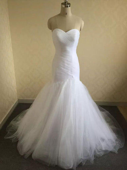 Wedding Dress Sweetheart Neck Sleeveless Pleated Court Train Bridal Gowns