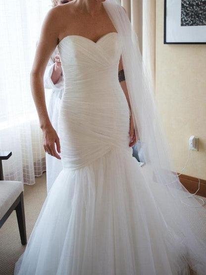 Wedding Dress Sweetheart Neck Sleeveless Pleated Court Train Bridal Gowns