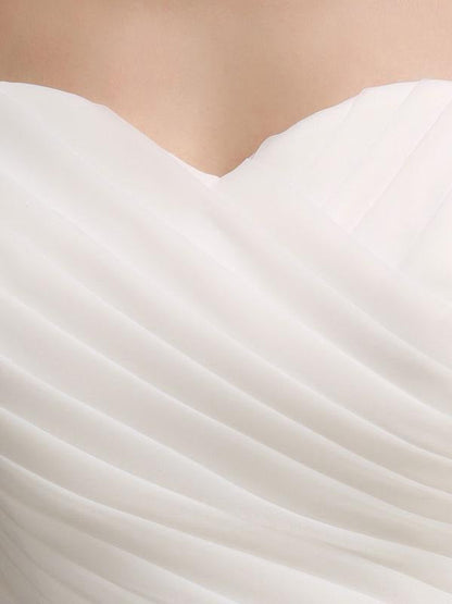 Wedding Dresses Princess Ball Gowns Strapless Sweetheart Neckline Pleated Beaded Sash Tulle Ivory Bridal Dress With Train