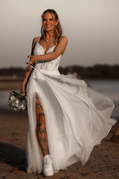 Elegant Tulle V-Neck Empire Wedding Dresses With Front Split