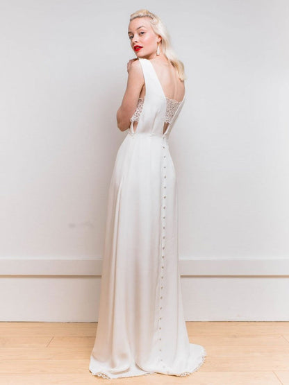 White Simple Wedding Dress A-Line V-Neck Sleeveless Backless Buttons Satin Fabric Lace Long Bridal Dresses