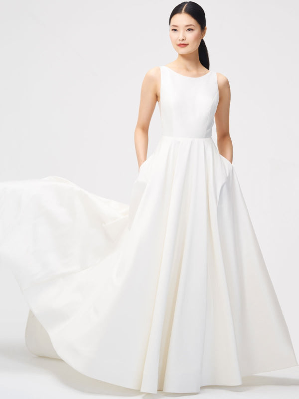 White Vintage Wedding Dress Chapel Train Strapless Sleeveless Pockets Satin Fabric Traditional Dresses For Bride