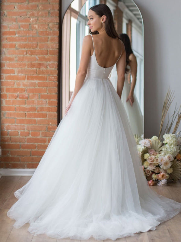 White Wedding Dress Designed Neckline Sleeveless Backless Zipper Tiered With Train Tulle Long Bridal Gowns