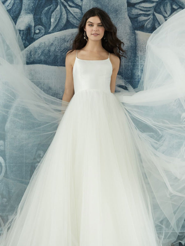 White Wedding Dress Designed Neckline Sleeveless Backless Zipper Tiered With Train Tulle Long Bridal Gowns